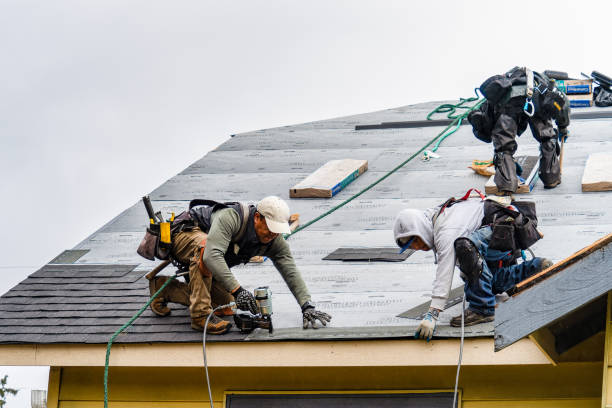 Professional Gutter Installation technician working in Suamico, WI
